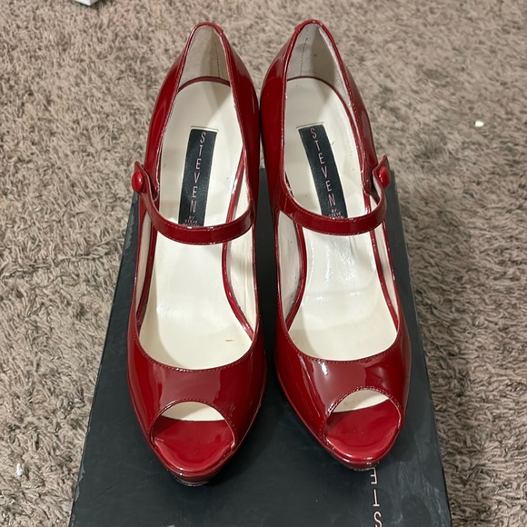 Cute mary jane style heel. - Picture 1 of 5